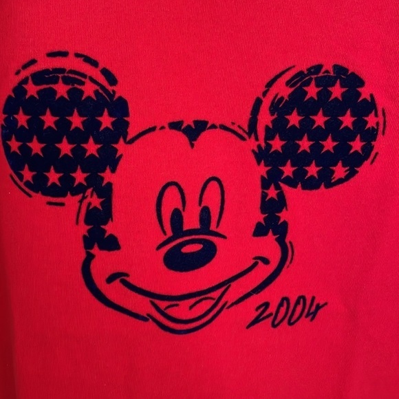 DISNEY STORE Red Mickey Mouse Short Sleeve Crewneck T-shirt 2004 Medium - Picture 4 of 7